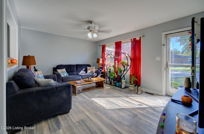 5411 Alicante Ln, Louisville, KY 40272