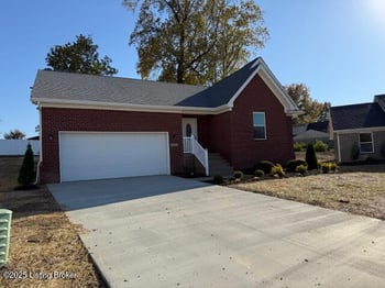 5421 Mt Holyoke Dr, Louisville, KY 40216
