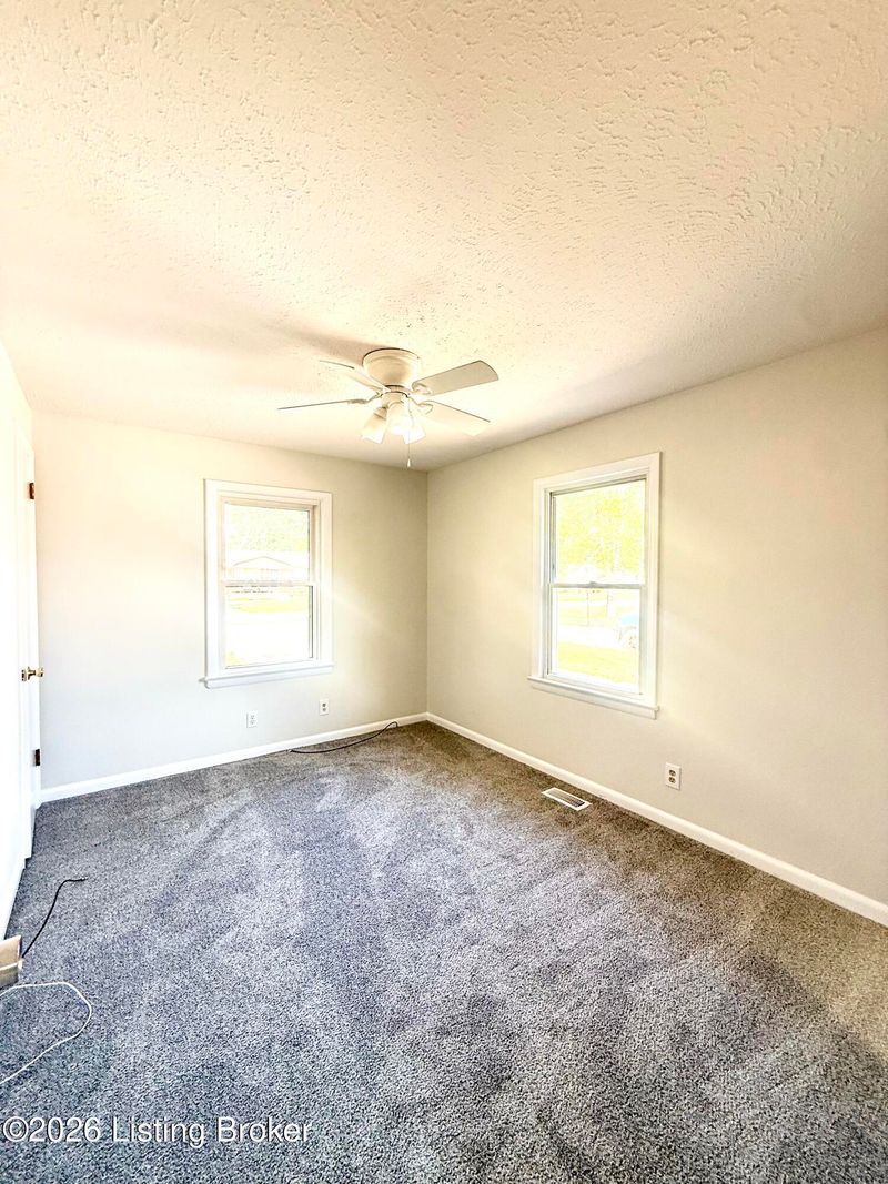 5423 Bungalow Dr, Louisville, KY 40258
