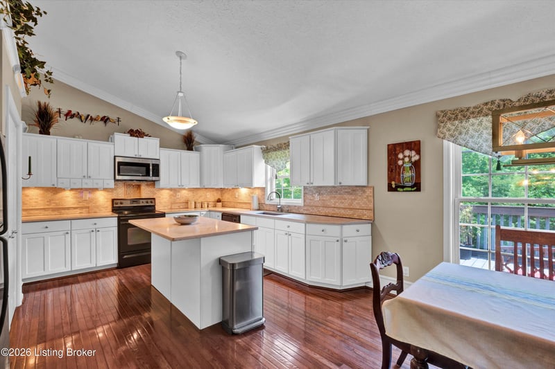 5494 Old Sligo Rd, La Grange, KY 40031