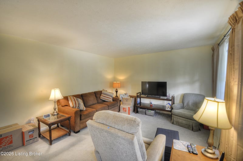 5502 Bruns Dr, Louisville, KY 40216