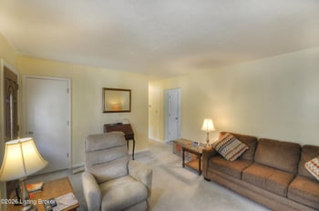 5502 Bruns Dr, Louisville, KY 40216