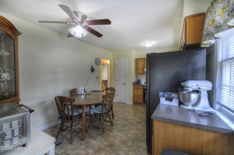 5502 Bruns Dr, Louisville, KY 40216