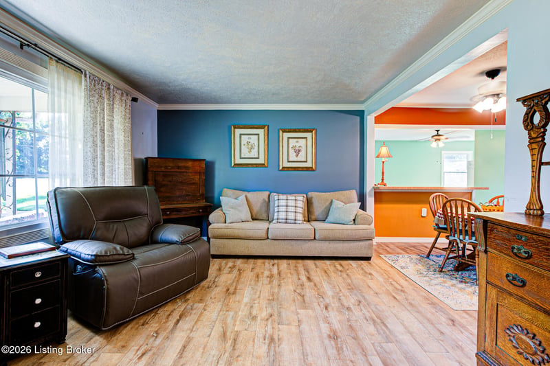 5502 Deering Heights Dr, Louisville, KY 40272