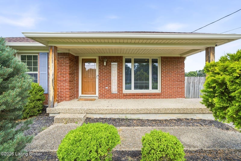 5502 Landcross Dr, Louisville, KY 40216