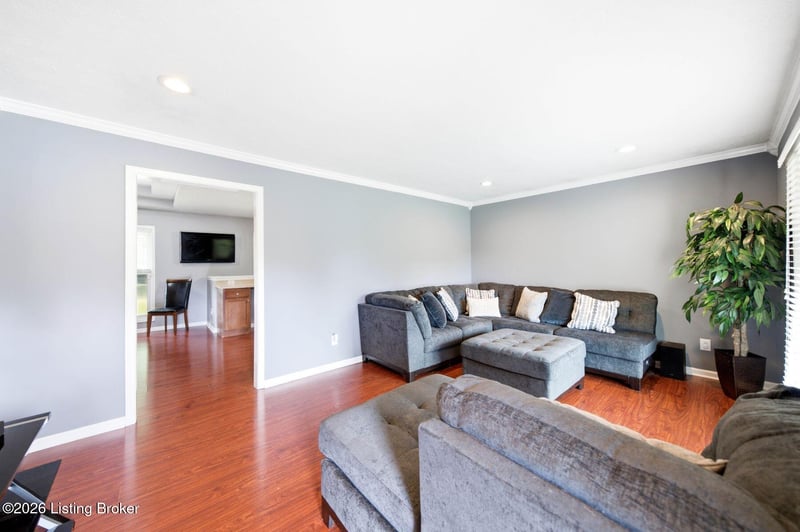 5502 Landcross Dr, Louisville, KY 40216