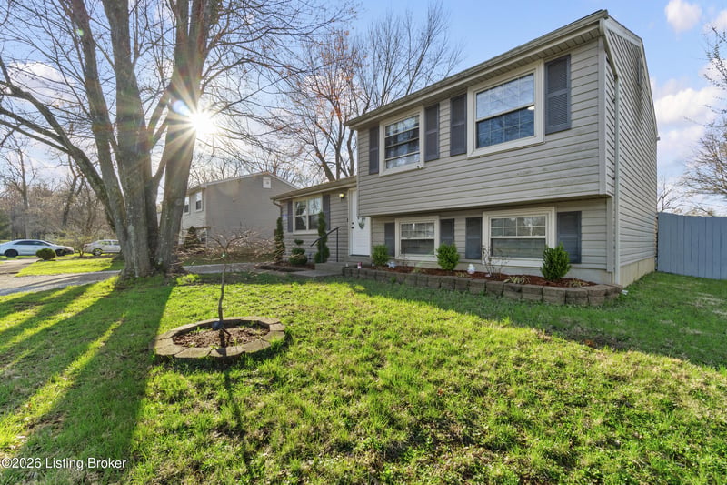 5512 Antle Dr, Louisville, KY 40229