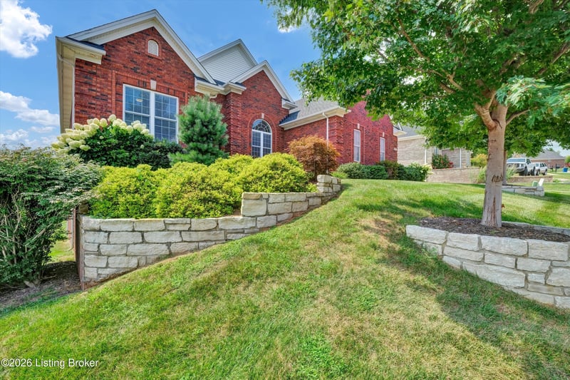 5512 Valley Park Dr, Louisville, KY 40299