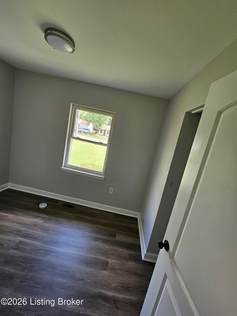 5514 Redondo Cir, Louisville, KY 40218