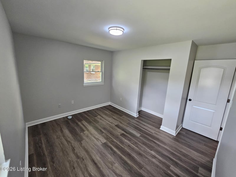 5514 Redondo Cir, Louisville, KY 40218