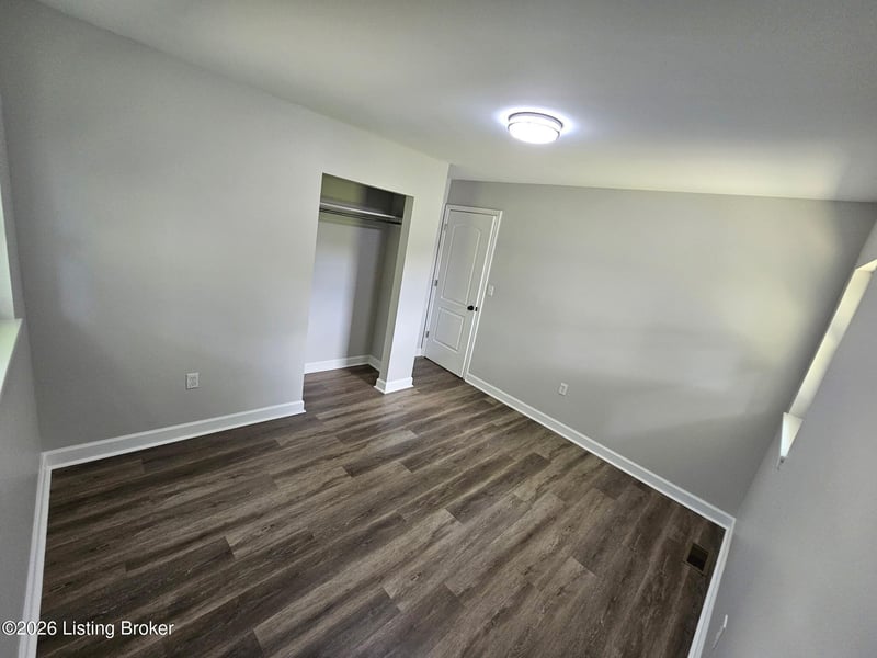 5514 Redondo Cir, Louisville, KY 40218