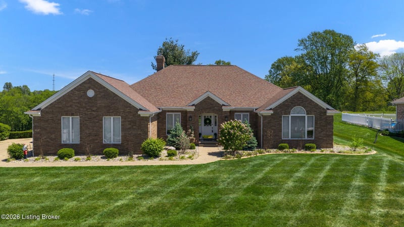 557 Saint Andrews Dr, Vine Grove, KY 40175