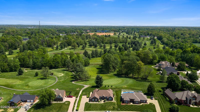 557 Saint Andrews Dr, Vine Grove, KY 40175