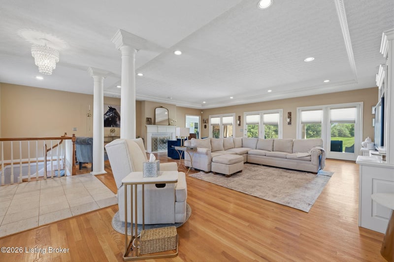 557 Saint Andrews Dr, Vine Grove, KY 40175