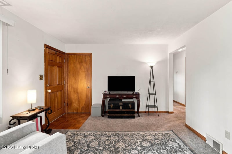 5593 Mark Dr, Louisville, KY 40258