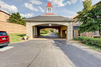 5601 Coach Gate Wynde #APT 4, Louisville, KY 40207