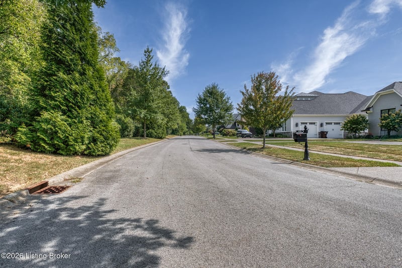 5604 Glenview Falls Pl, Louisville, KY 40222