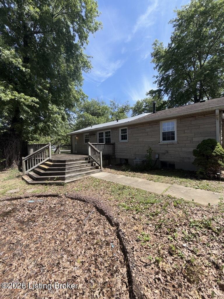 5605 Mockernut Ln, Louisville, KY 40258