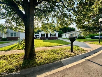 5606 Christian Ridge Ct, Louisville, KY 40258
