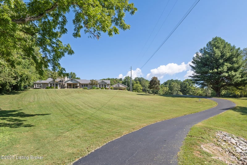 5607 Blevins Gap Rd, Louisville, KY 40272