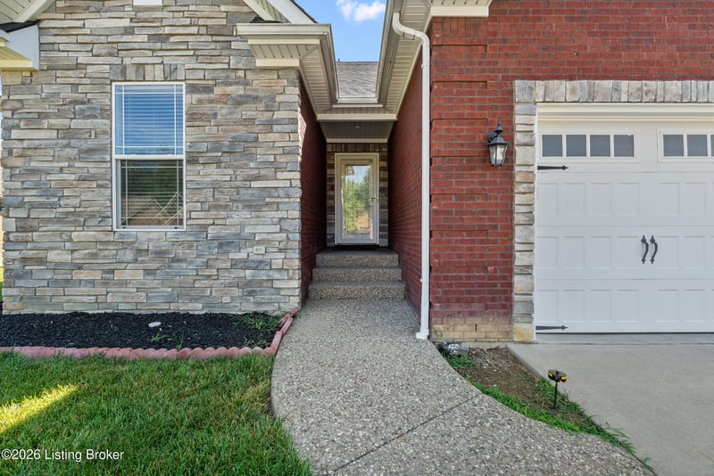 5609 Buckthorne Dr, Jeffersonville, IN 47130