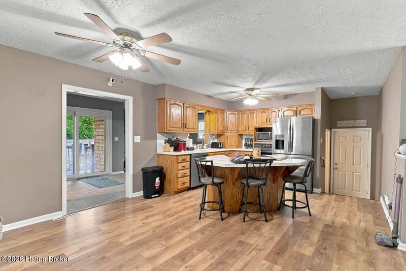 5612 Sterling Dr, Louisville, KY 40216
