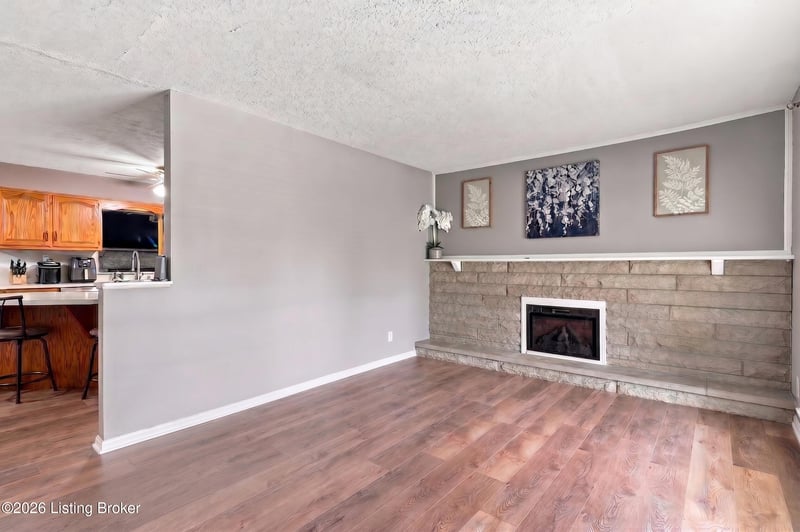 5612 Sterling Dr, Louisville, KY 40216