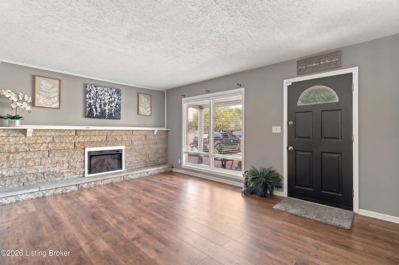 5612 Sterling Dr, Louisville, KY 40216