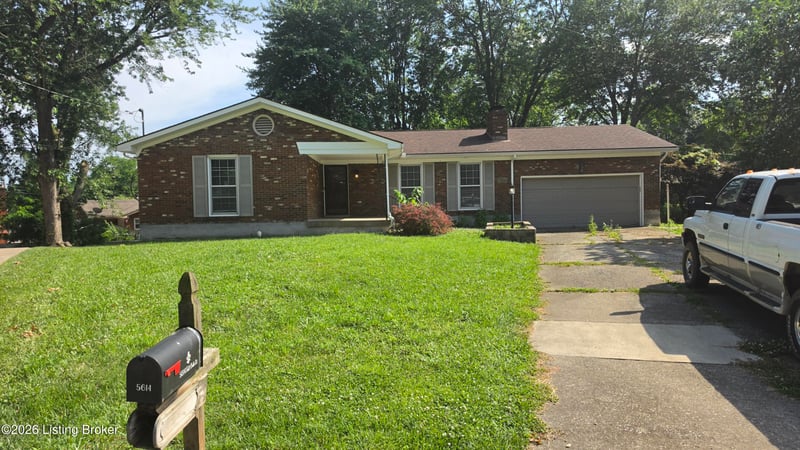 5614 Tall Oaks Ct, Louisville, KY 40214