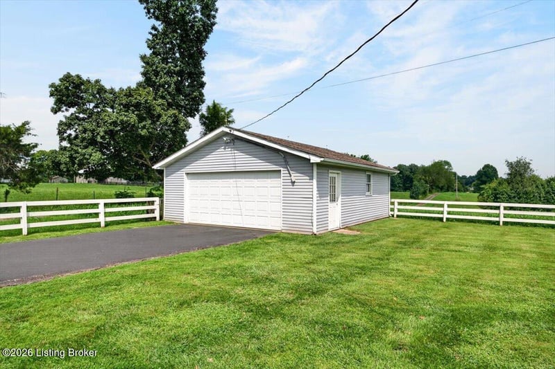 5648 Fisherville Rd, Simpsonville, KY 40067