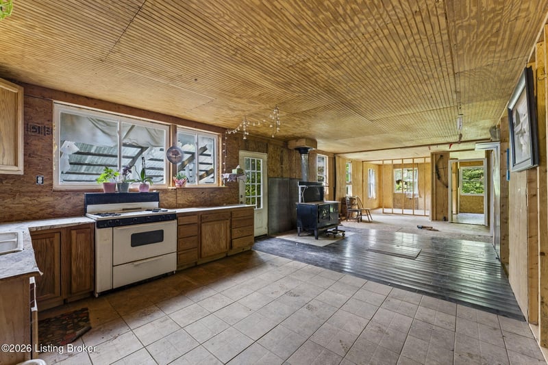 570 Spencer School Rd, Hodgenville, KY 42748