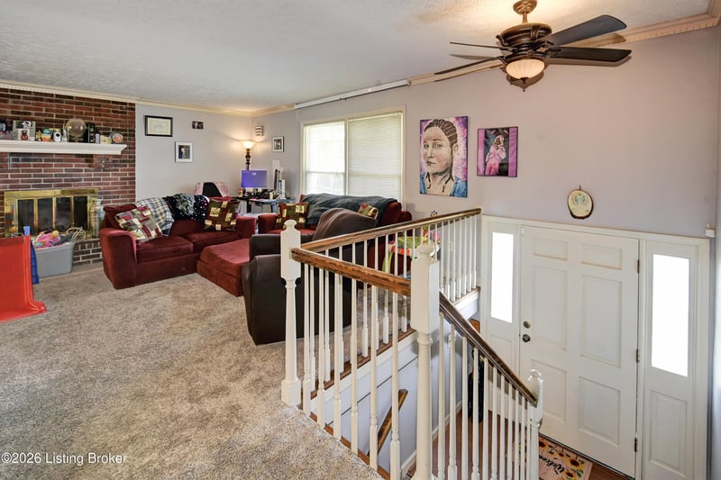 5702 Deep Forest Ct, Louisville, KY 40214
