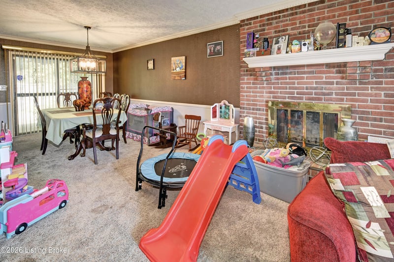 5702 Deep Forest Ct, Louisville, KY 40214