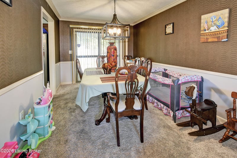5702 Deep Forest Ct, Louisville, KY 40214