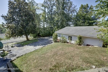 5702 Deep Forest Ct, Louisville, KY 40214
