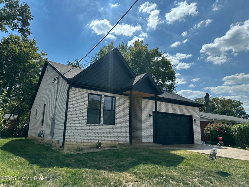 5703 Spicewood Ln, Louisville, KY 40219