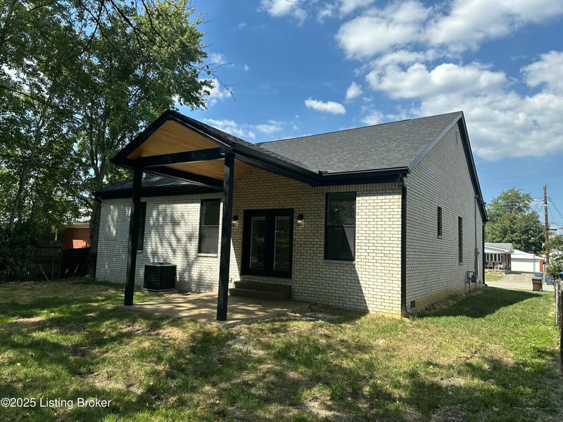 5703 Spicewood Ln, Louisville, KY 40219