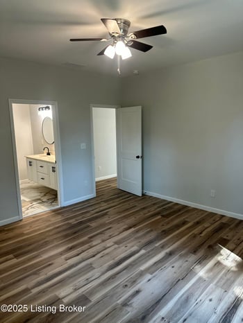 5703 Spicewood Ln, Louisville, KY 40219