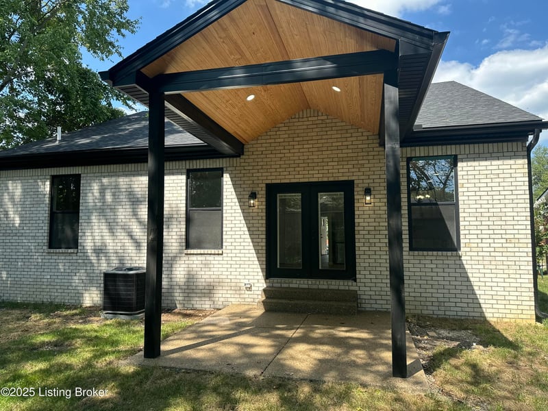 5703 Spicewood Ln, Louisville, KY 40219