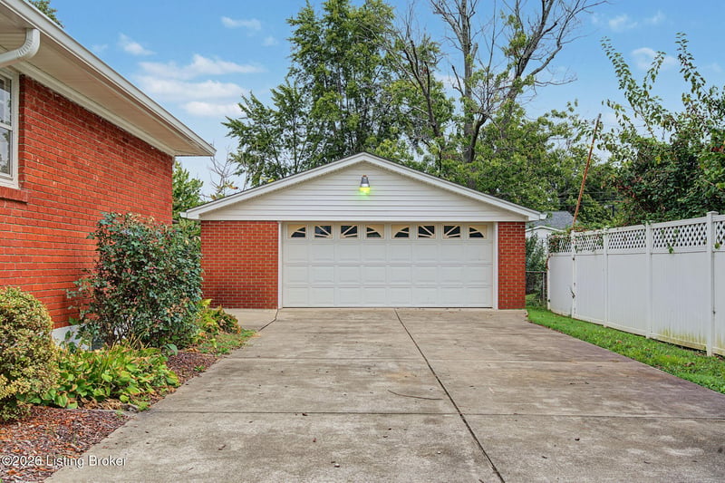 5707 Undine Dr, Louisville, KY 40216