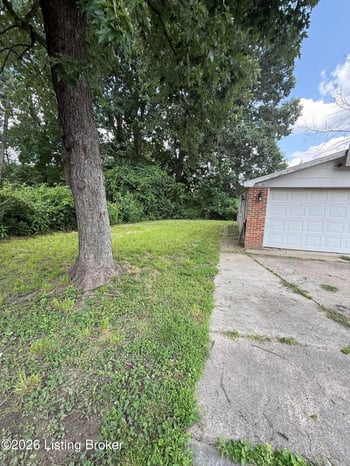 5709 Elmer Ln, Louisville, KY 40214