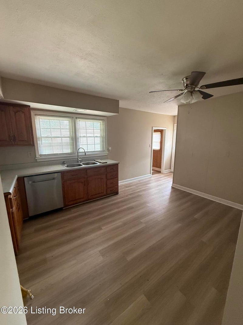 5709 Elmer Ln, Louisville, KY 40214