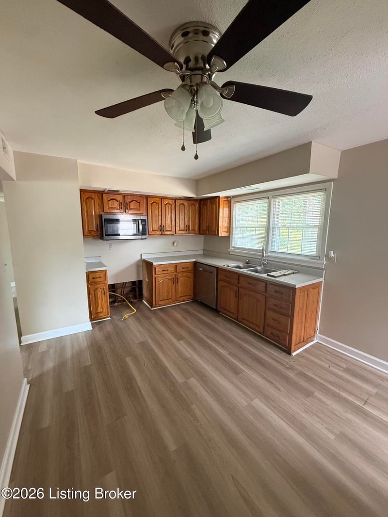5709 Elmer Ln, Louisville, KY 40214