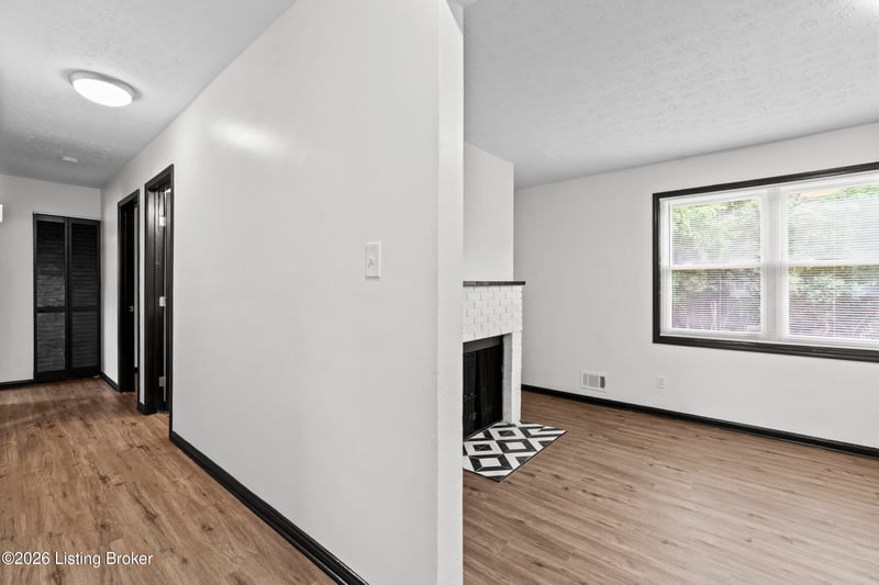 5710 Midnight Ln, Louisville, KY 40229