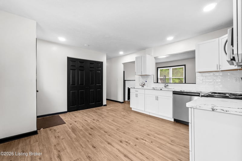 5710 Midnight Ln, Louisville, KY 40229