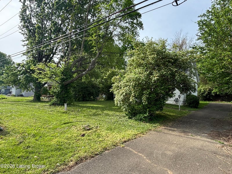 5716 Barrett Ln, Louisville, KY 40272