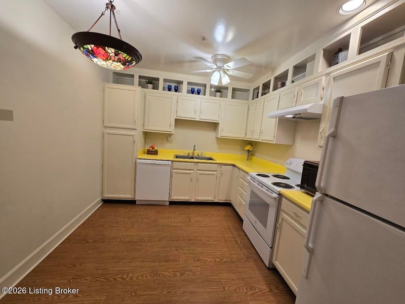 5800 Coach Gate Wynde #APT 273, Louisville, KY 40207