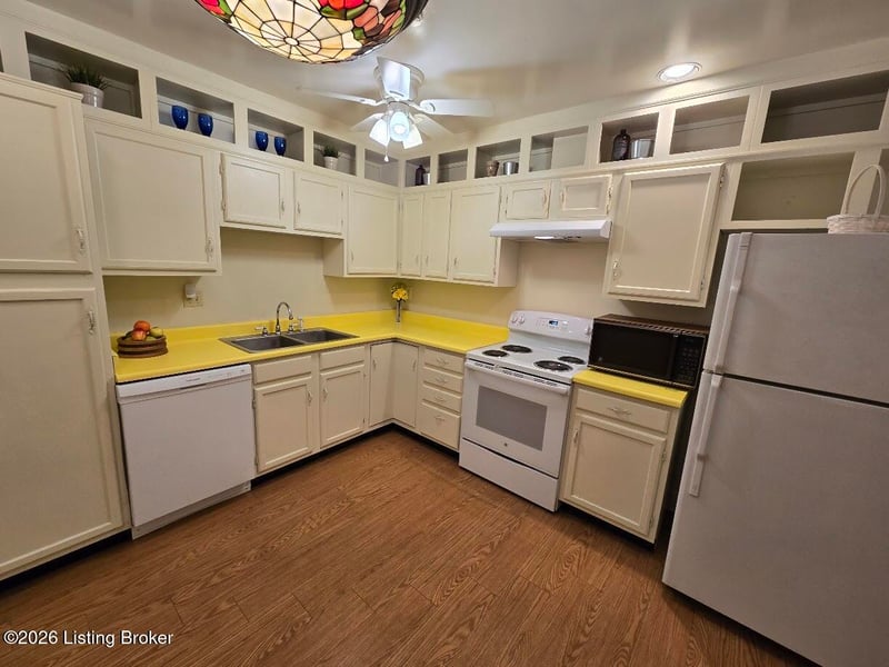 5800 Coach Gate Wynde #APT 273, Louisville, KY 40207