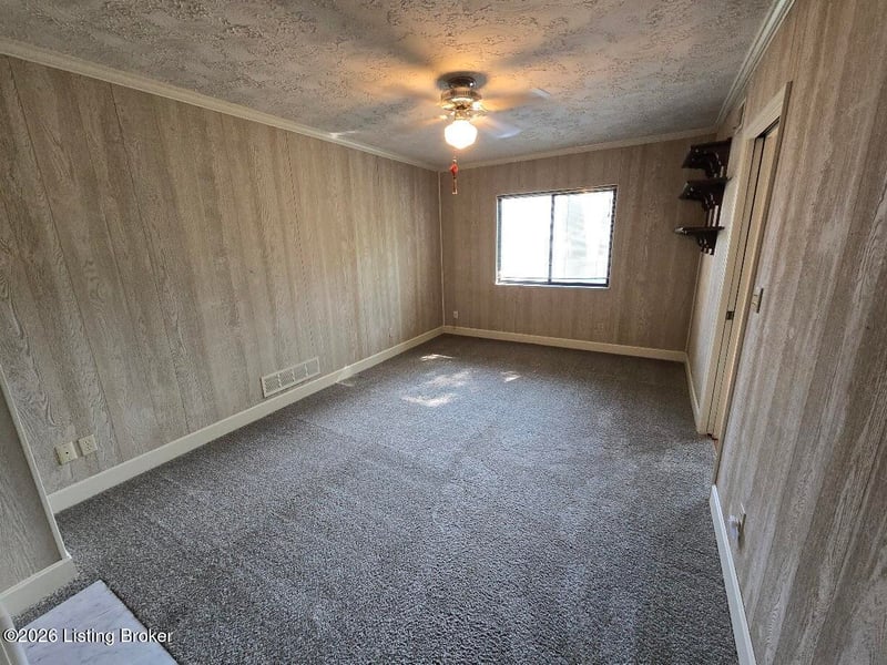 5800 Coach Gate Wynde #APT 273, Louisville, KY 40207