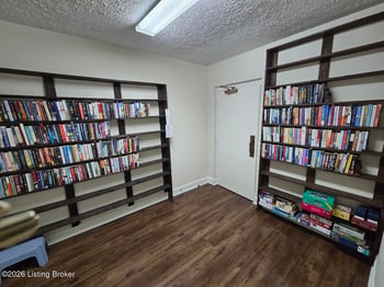 5800 Coach Gate Wynde #APT 273, Louisville, KY 40207